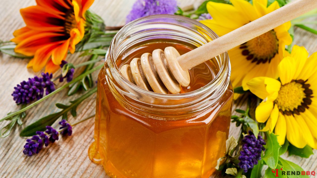 Using honey to clean blackheads