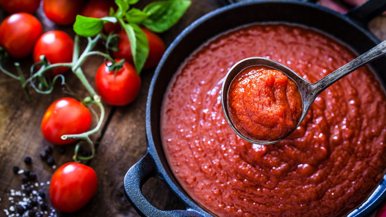 How to Thicken Tomato Sauce: Tips for a Perfect Sauce