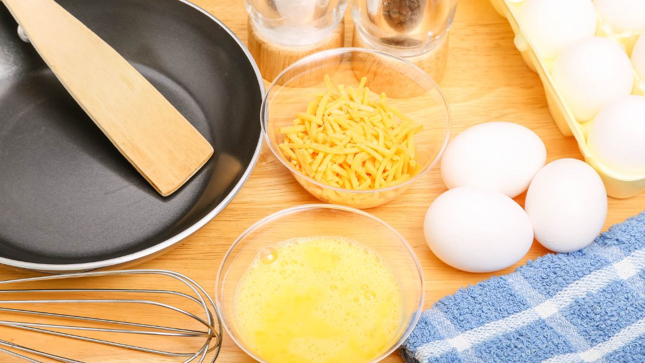 How to make a cheese omelet
