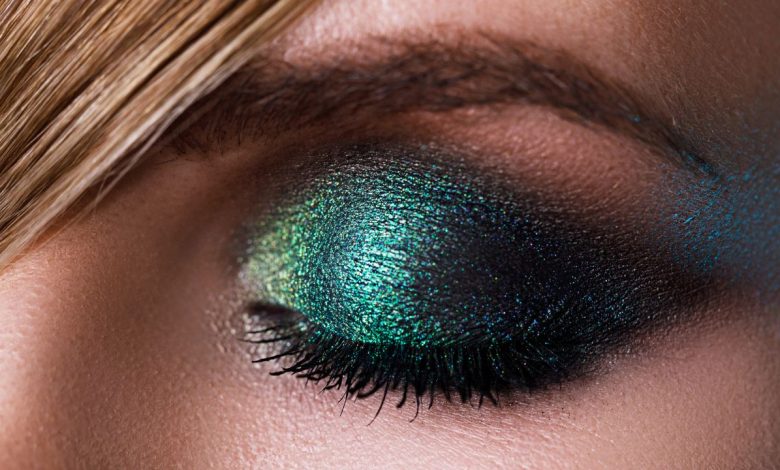 How to Apply Eyeshadow: A Beginner’s Guide