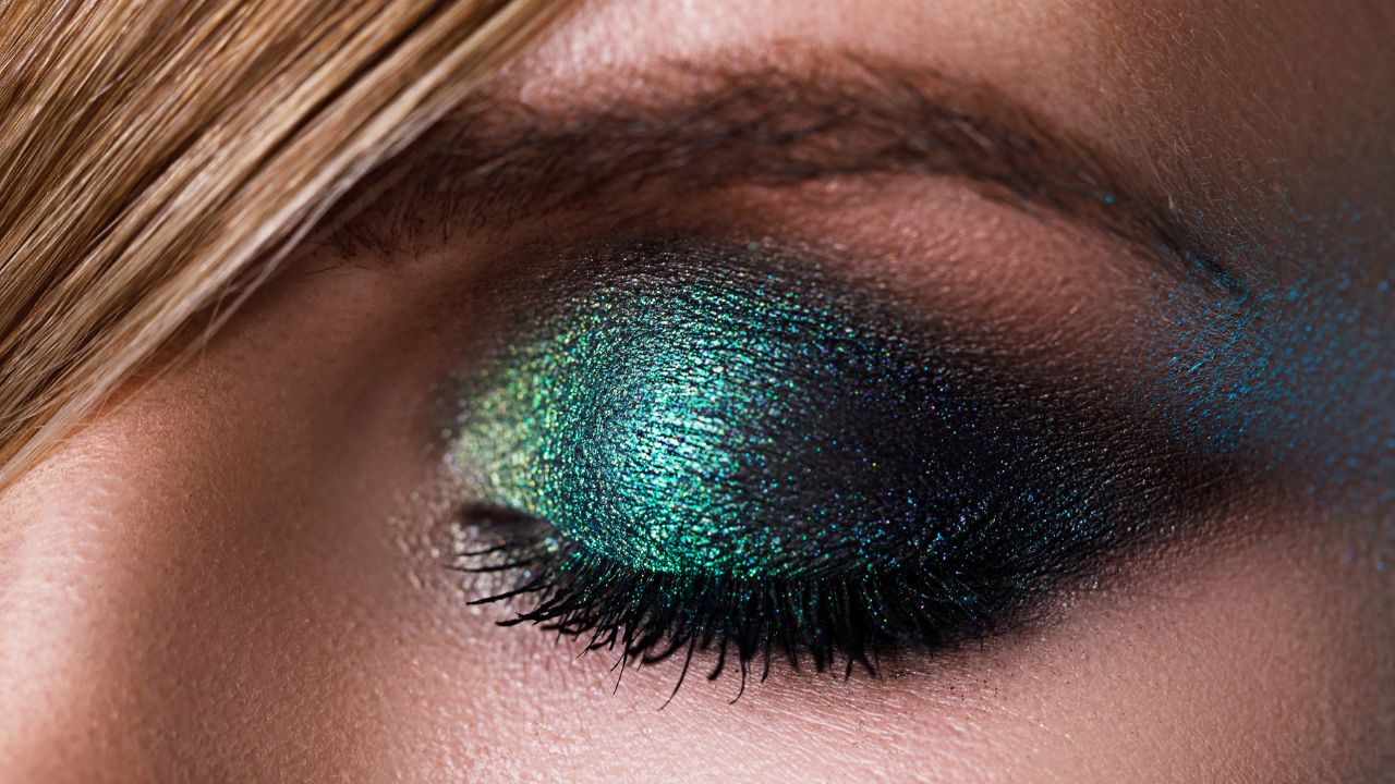 How to Apply Eyeshadow: A Beginner’s Guide