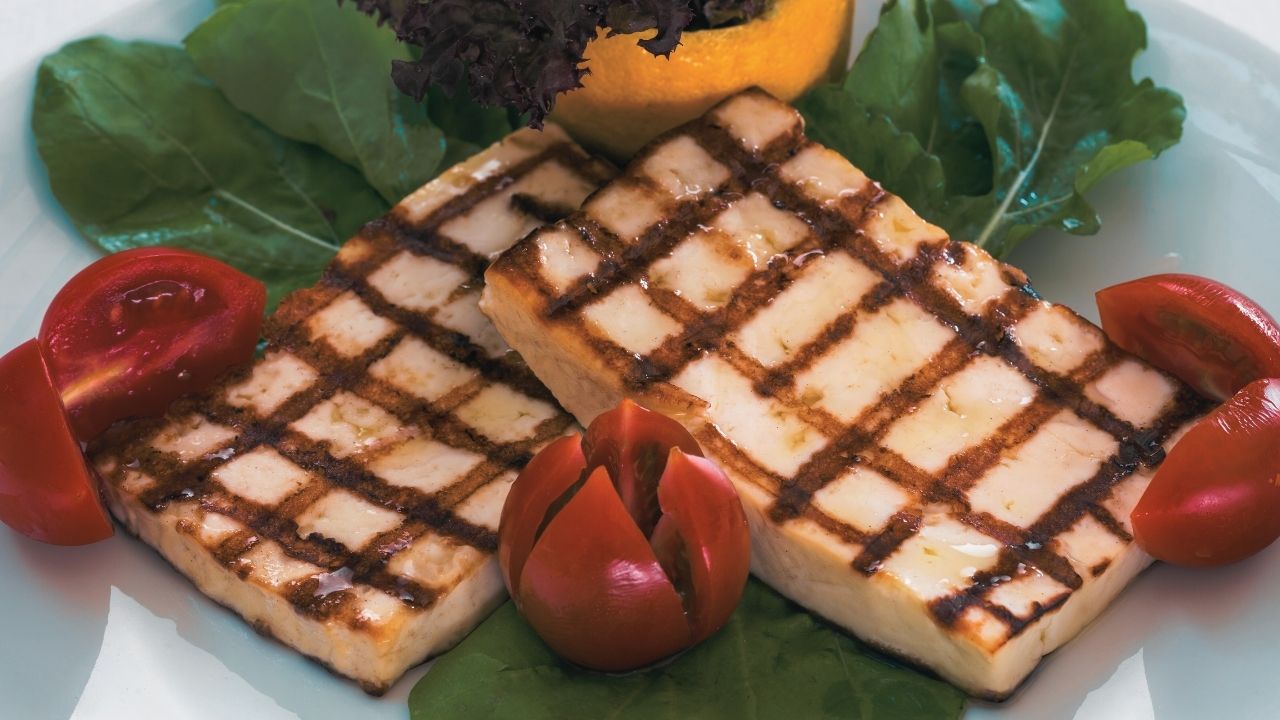 How to Cook Halloumi: A Crispy and Cheesy Delight