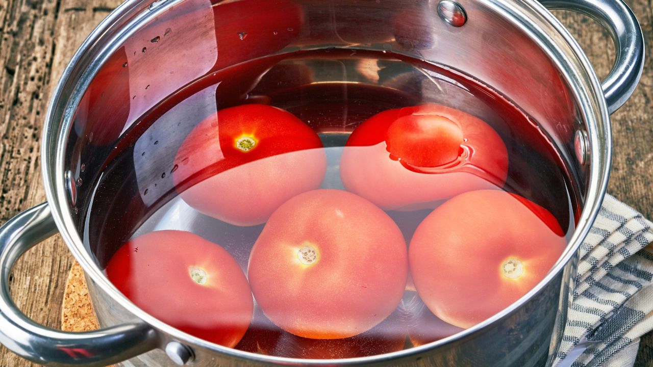 How to Peel Tomatoes by Boiling